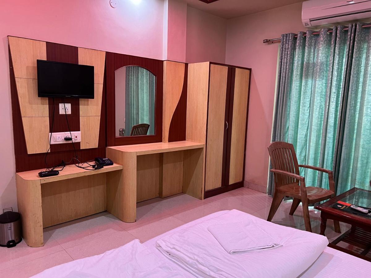 Hotel Lee Garden Near To Blue Flag Beach 500 Mtrs بوري المظهر الخارجي الصورة