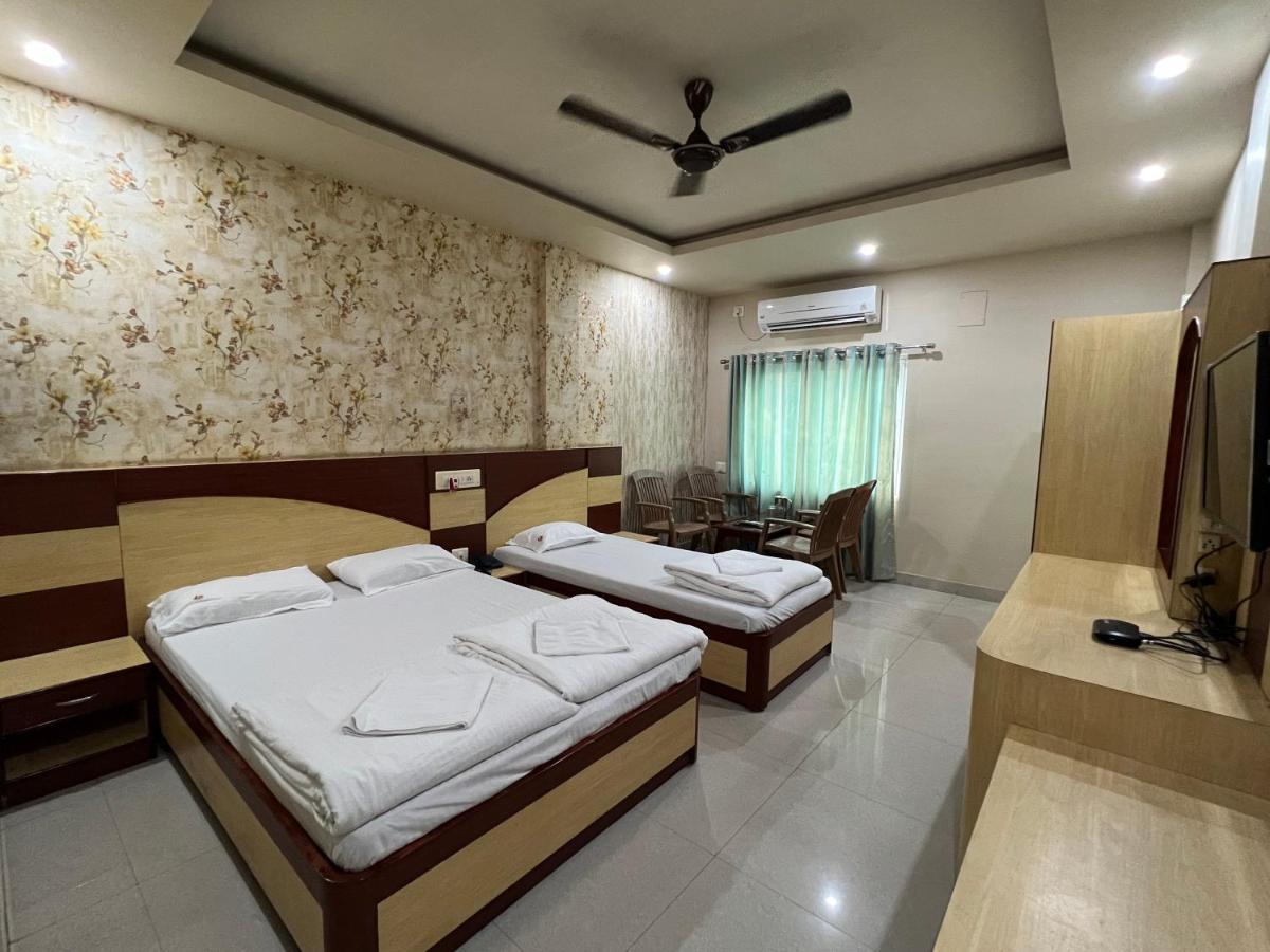 Hotel Lee Garden Near To Blue Flag Beach 500 Mtrs بوري المظهر الخارجي الصورة