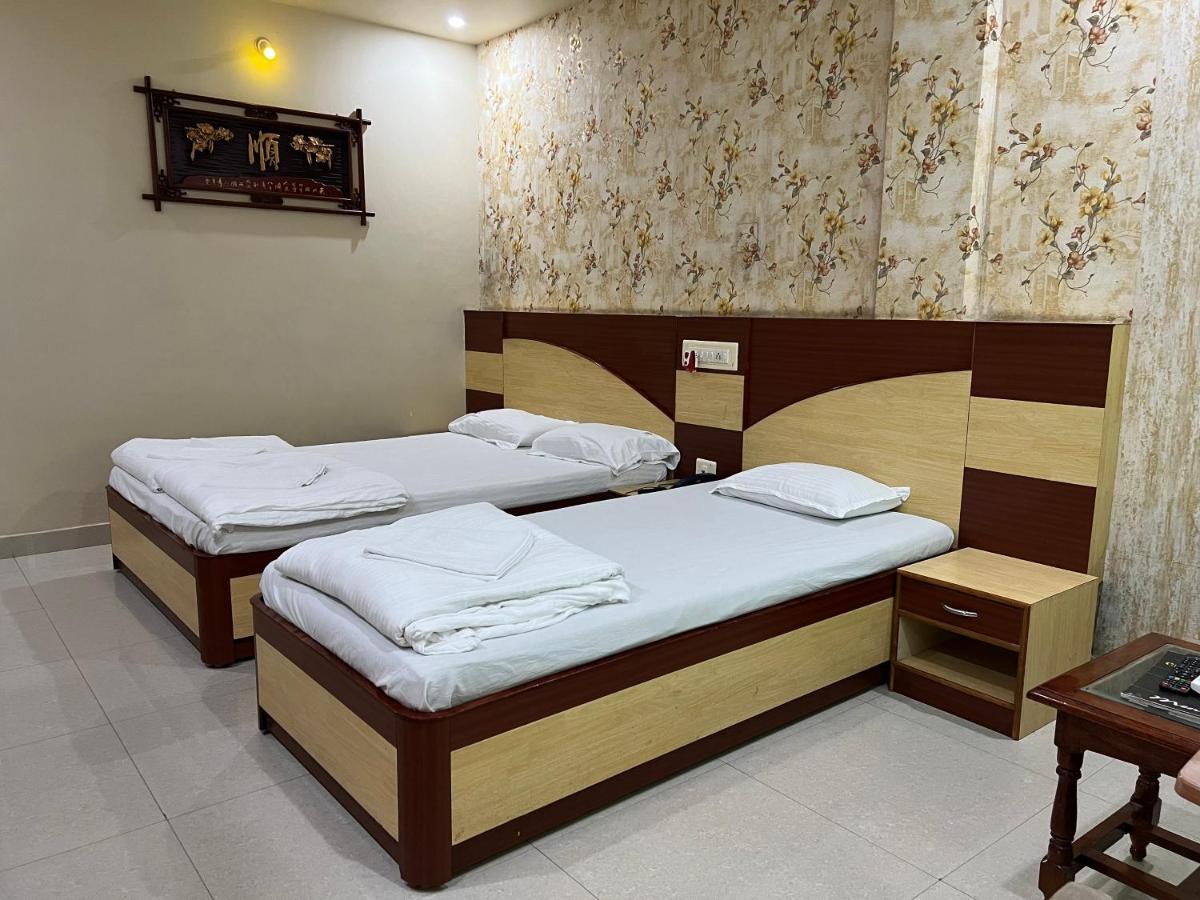 Hotel Lee Garden Near To Blue Flag Beach 500 Mtrs بوري المظهر الخارجي الصورة