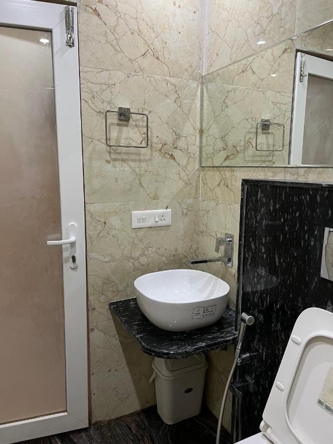 Hotel Lee Garden Near To Blue Flag Beach 500 Mtrs بوري المظهر الخارجي الصورة
