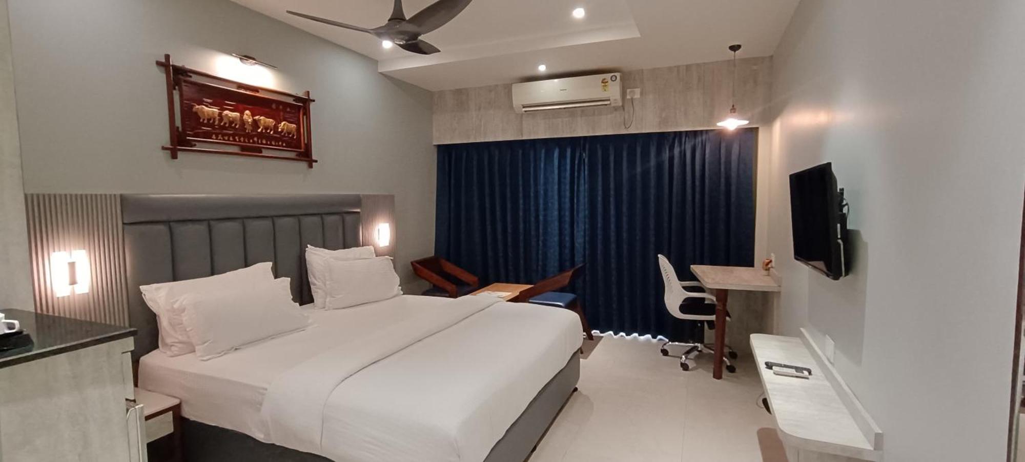 Hotel Lee Garden Near To Blue Flag Beach 500 Mtrs بوري المظهر الخارجي الصورة