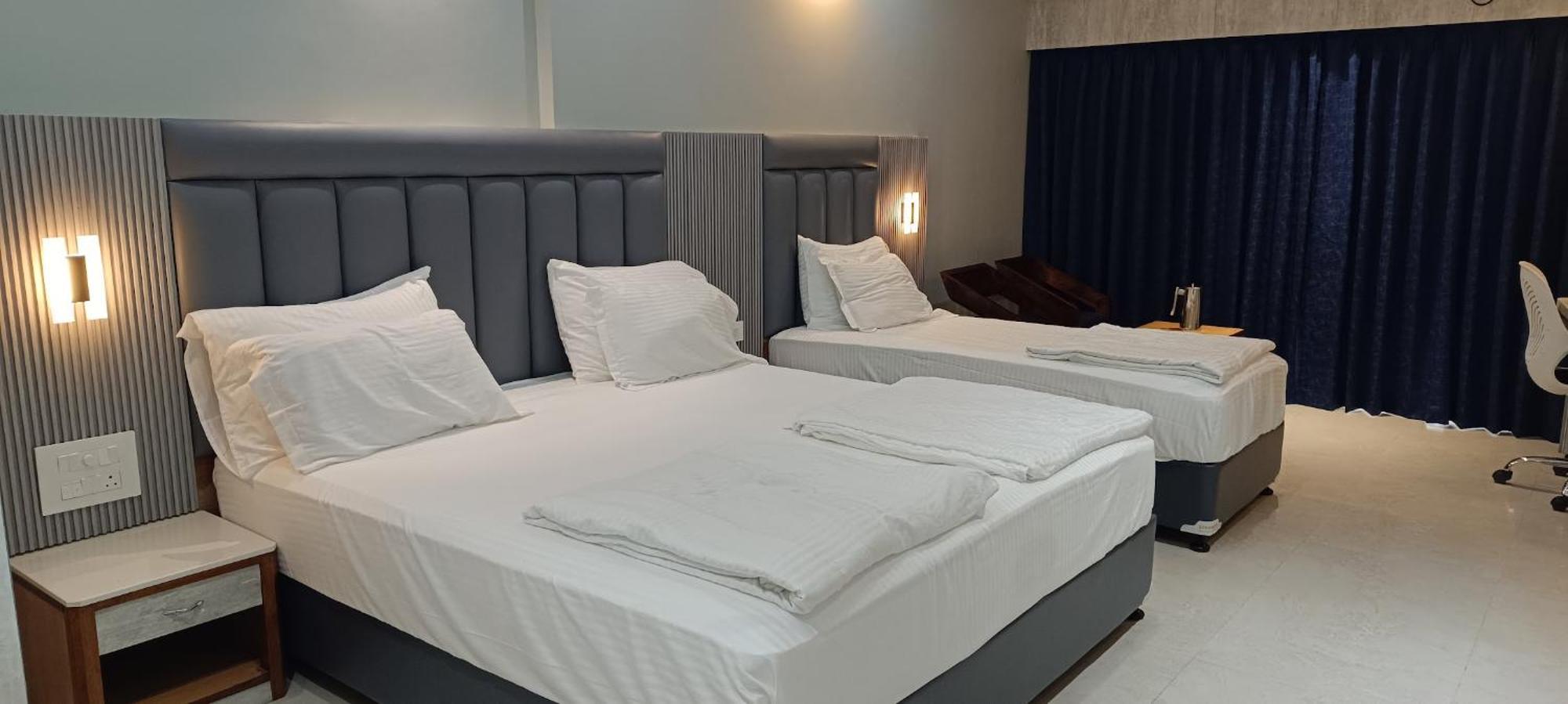 Hotel Lee Garden Near To Blue Flag Beach 500 Mtrs بوري المظهر الخارجي الصورة