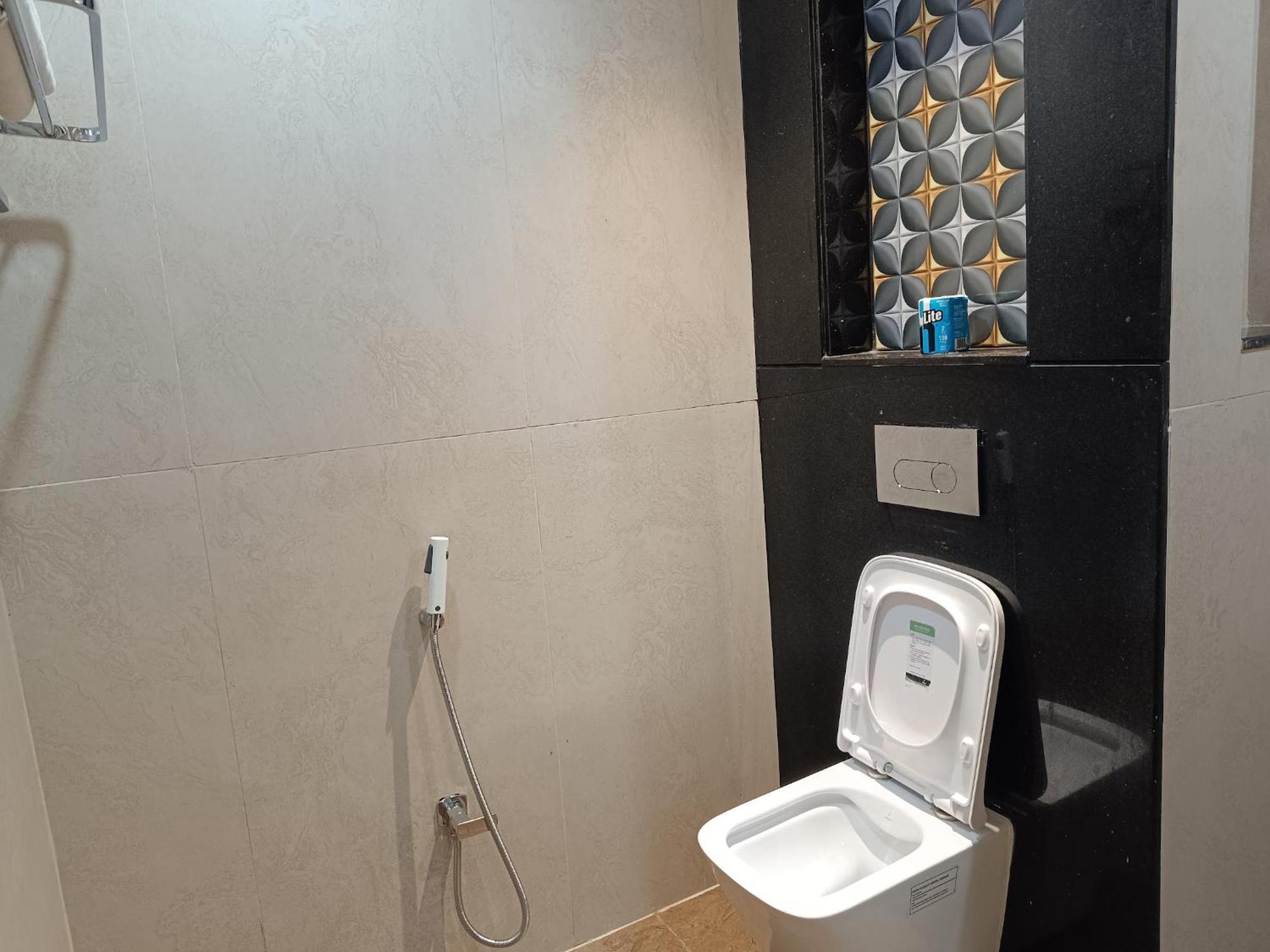 Hotel Lee Garden Near To Blue Flag Beach 500 Mtrs بوري المظهر الخارجي الصورة